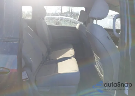 2021 Kia Sedona Lx z USA, uszkodzony, nr VIN KNDMB5C11M6665232